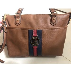 Tommy Hilfiger Bags - Tommy Hilfiger Medium Crossbody Bag Tommy Hilfiger Bags - Tommy Hilfiger Medium Crossbody Bag